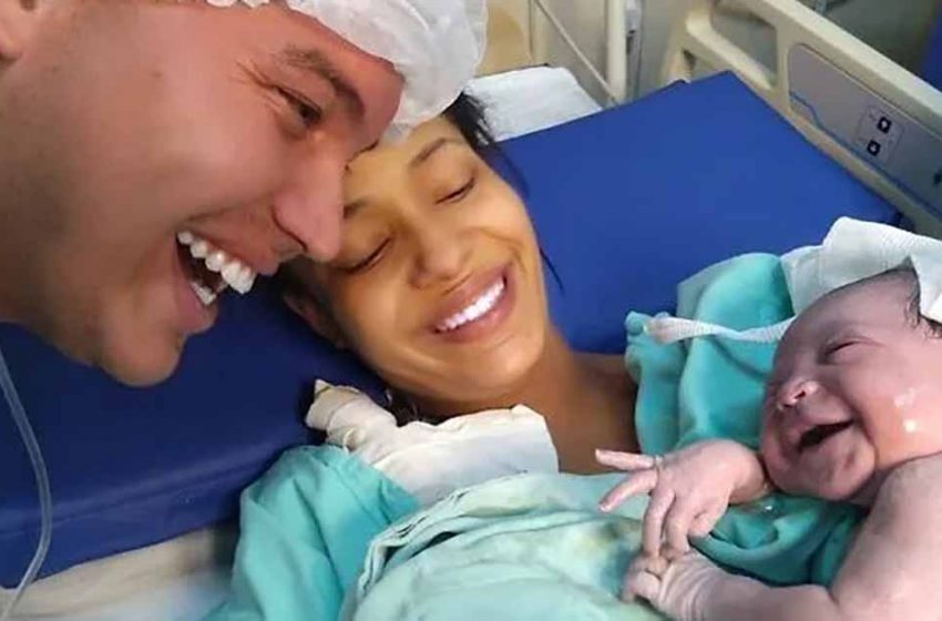  Quelques minutes après la naissance, Antonella a souri à ses parents parce que son père lui parlait sans arrêt alors qu’elle était encore dans le ventre de sa mère.
