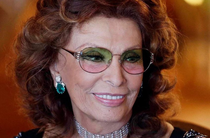  Un nez proéminent et un double menton: les photos de Sophia Loren jeune ont stupéfait les fans