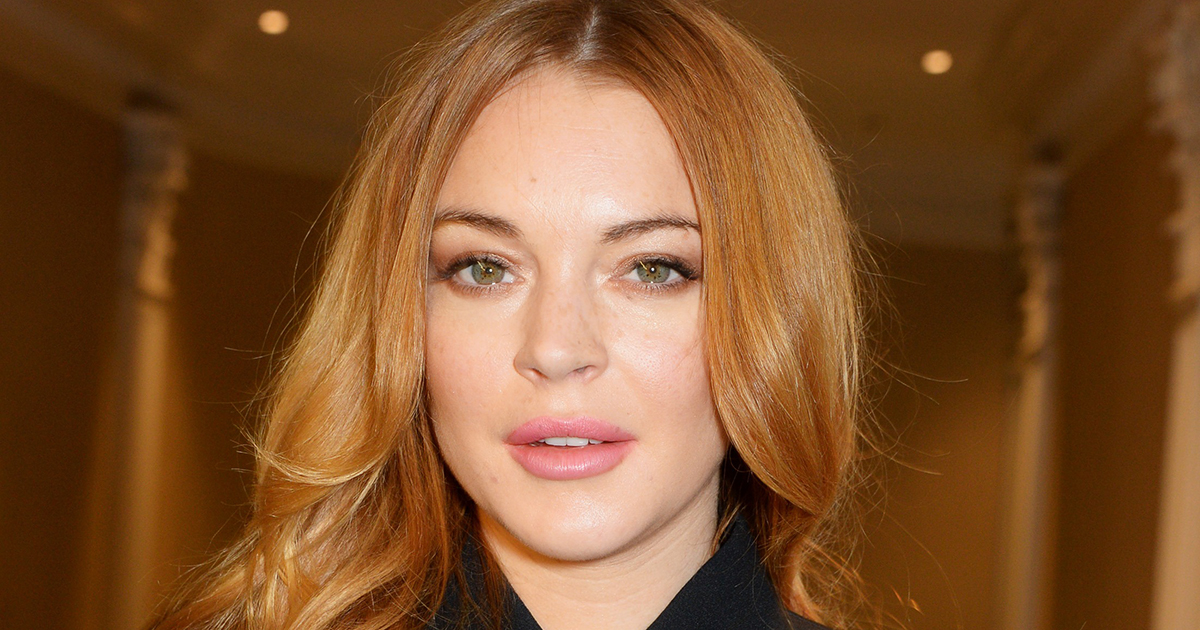 Lindsay Lohan Enceinte Révèle Son Ventre Pour La Première Fois Photo De La Star Dans Une Robe