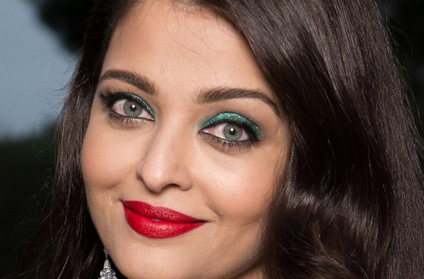  Aishwarya Rai apparaît dans un cocon bizarre au Festival de Cannes