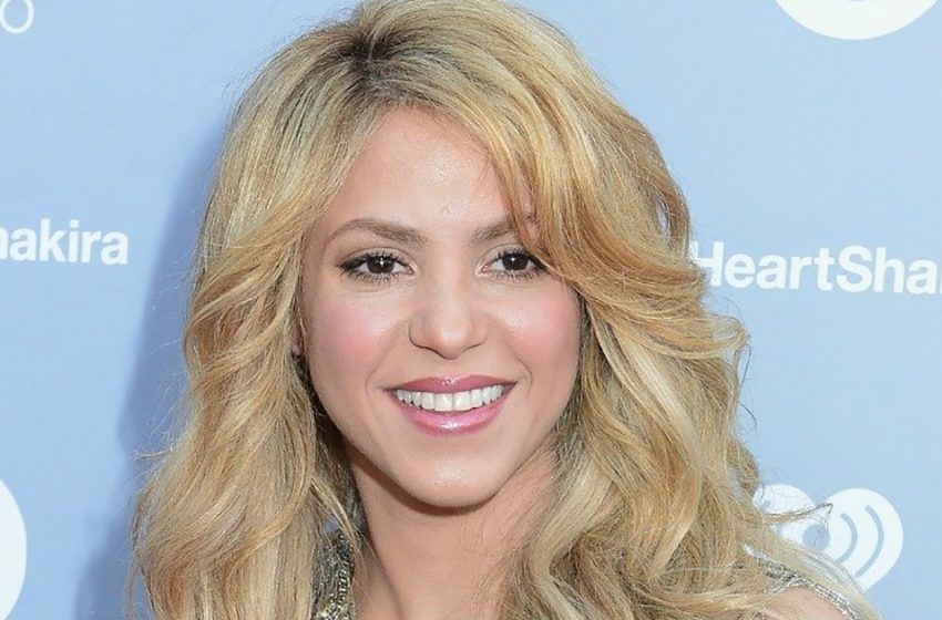  “Jolie femme!” Shakira a montré des jambes fines lors d’une promenade avec son fils adulte de Gerard Pique