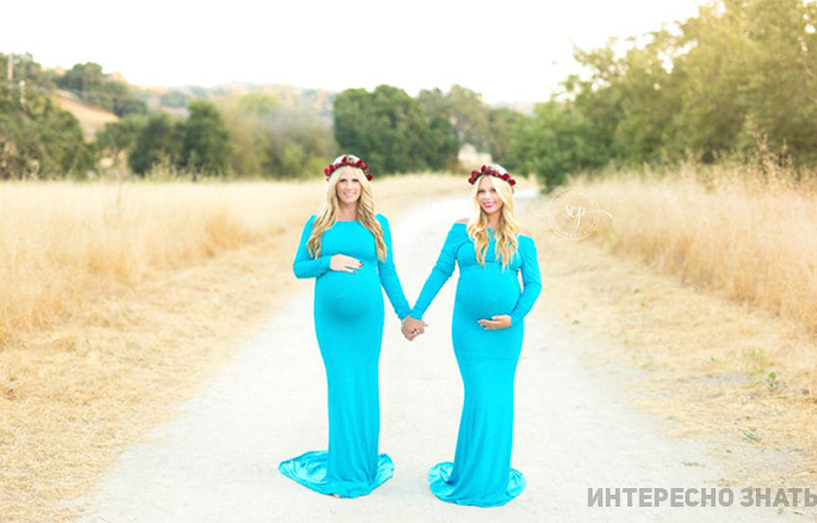  Les deux sœurs jumelles ont accouché le même jour et leurs filles se ressemblent comme deux gouttes d’eau.